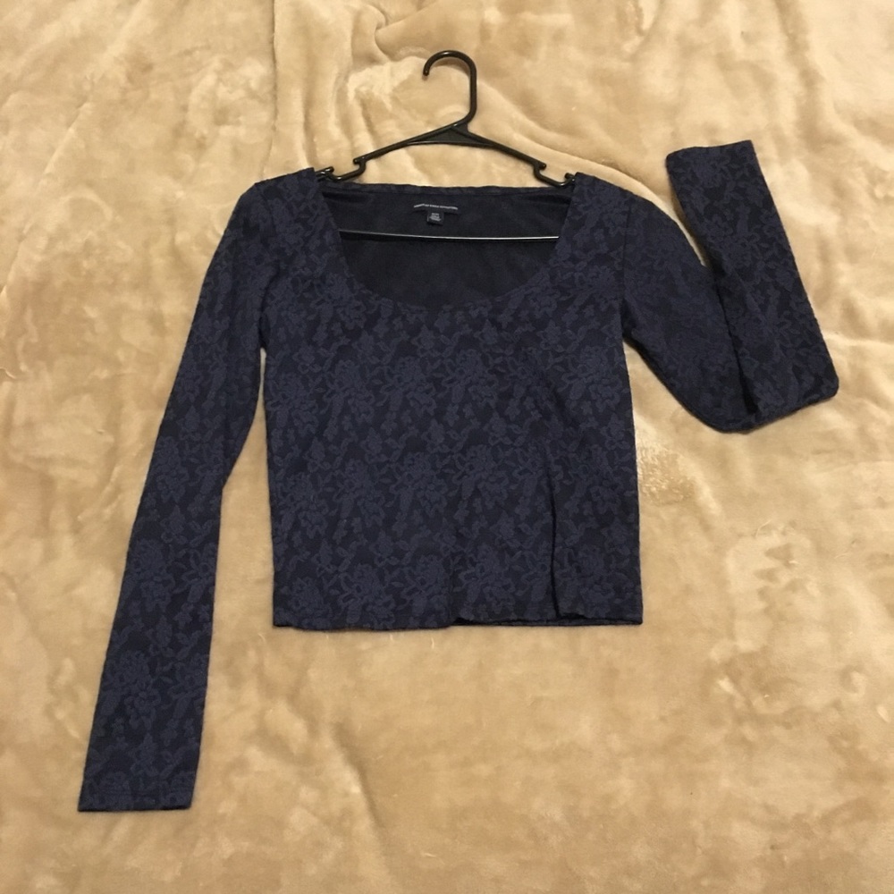 AEO long sleeved lacy crop top